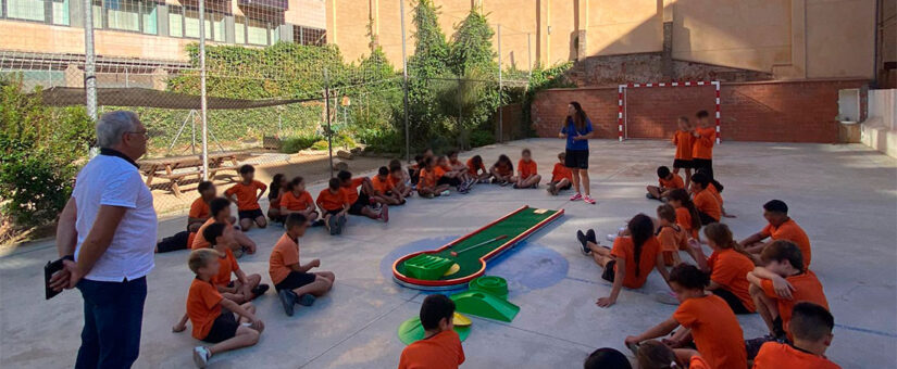 Minigolfe anima dia dos alunos do Jesuïtes Poble Sec em Barcelona